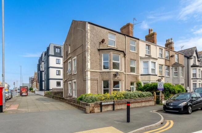 1 bed property, in Clifton Road, £90,000