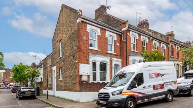 1 bed property, in Legard Road, £325,000
