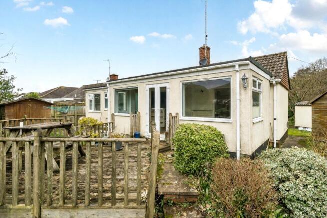 2 bed property, in Hamilton Close, £225,000