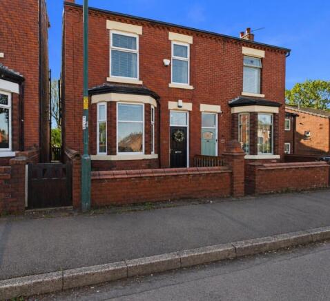 3 bed property, in Lodge Lane, £250,000
