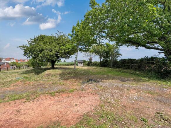 4 bed property, in Clyst Honiton, £200,000