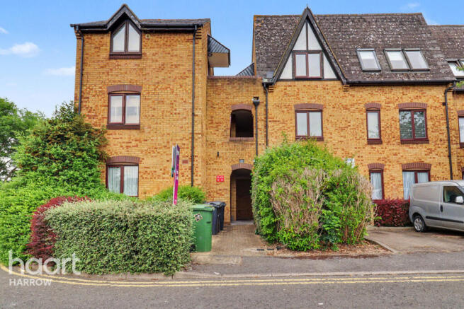 1 bed property, in Badgers Close, £150,000