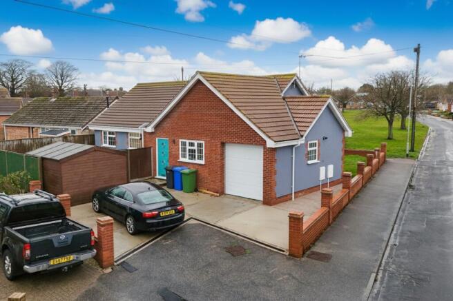 4 bed property, in Witney Green, £400,000