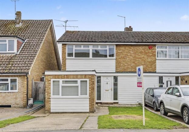 4 bed property, in Monks Walk, £475,000