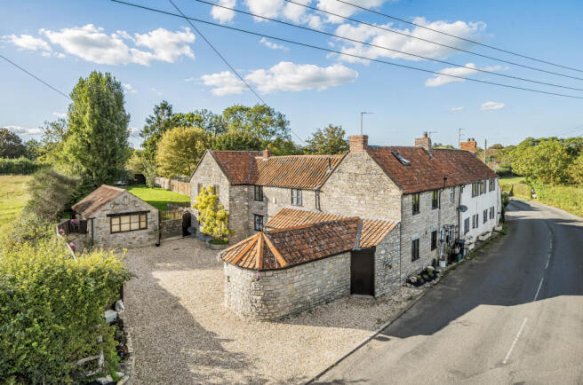 4 bed property, in Sub Road, £475,000