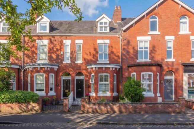 4 bed property, in Charter Road, £660,000