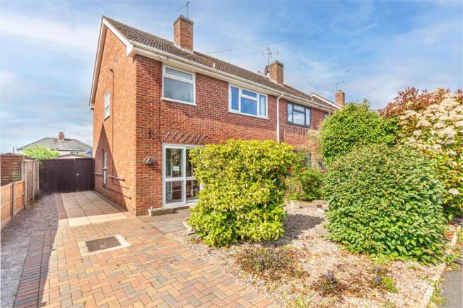 3 bed property, in Stainburn Avenue, £285,000