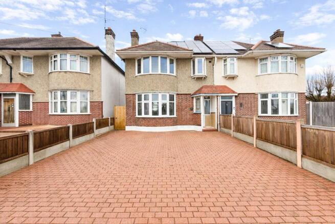 3 bed property, in Woodgrange Drive, £440,000