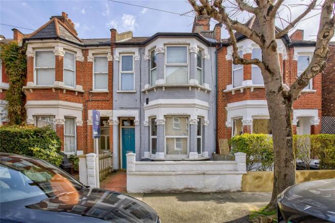 2 bed property, in Fallsbrook Road, £425,000