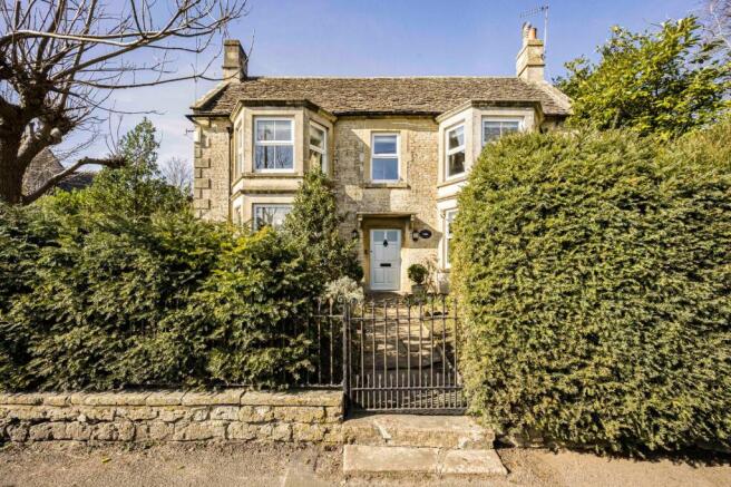 4 bed property, in Corston, £850,000