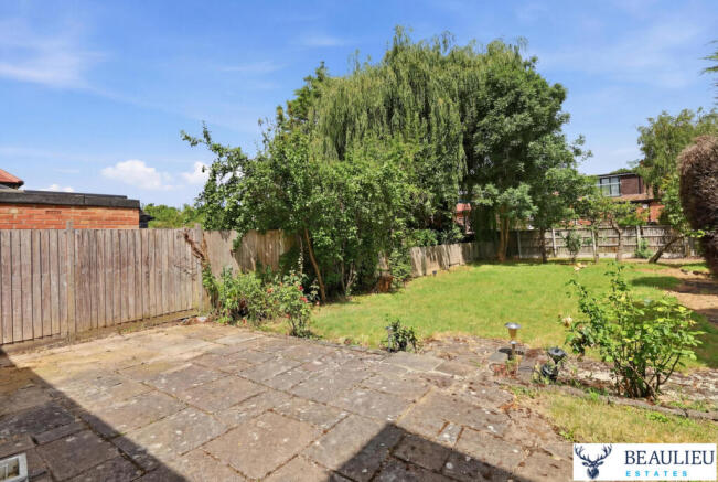 4 bed property, in Chigwell IG7, £900,000