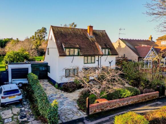 3 bed property, in Westbourne Grove, £725,000