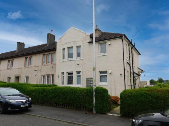 2 bed property, in Green Road, £68,000