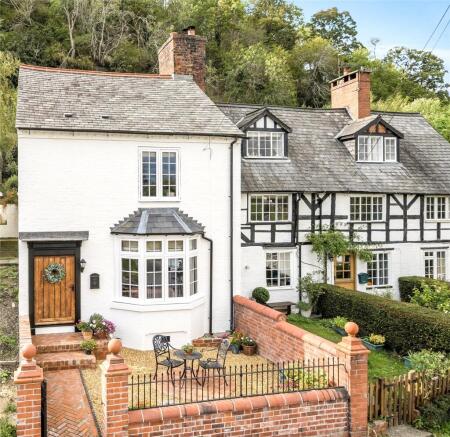 3 bed property, in Pound, £350,000