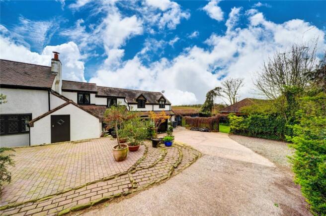 4 bed property, in Bridgnorth Road, £600,000