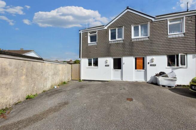 2 bed property, in Bosmeor Park, £180,000