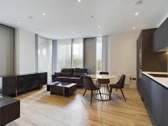 2 bed property, in Silvercroft Street, £280,000