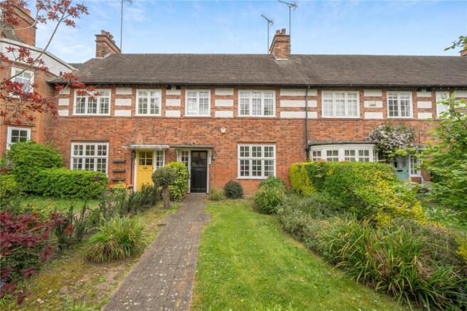 3 bed property, in Brentham Way, £850,000