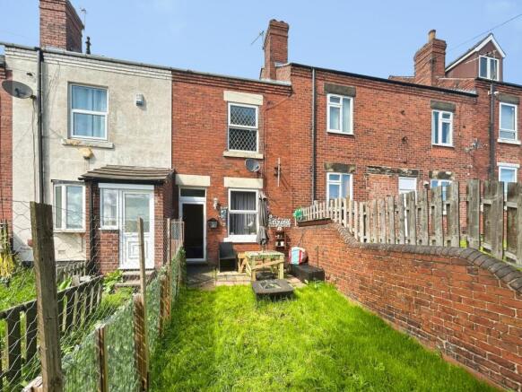 3 bed property, in Oldgate Lane, £85,000