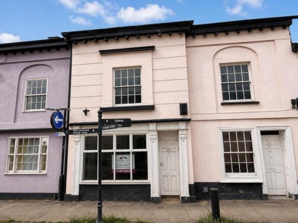 2 bed property, in Fore Street, £195,000