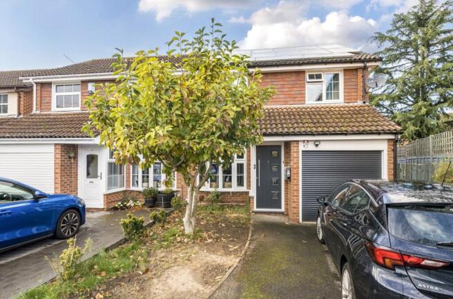 3 bed property, in Doddington Close, £475,000