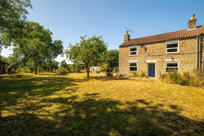 4 bed property, in Chapel Road, £400,000