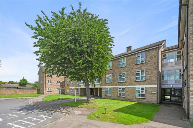 2 bed property, in Harrington Court, £199,950