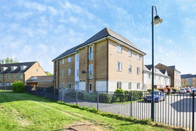 2 bed property, in Harn Road, £115,000