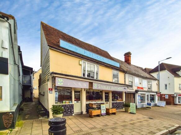 2 bed property, in High Street, £150,000