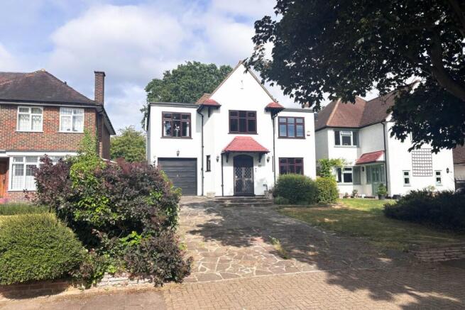 4 bed property, in Kenwood Drive, £1,195,000