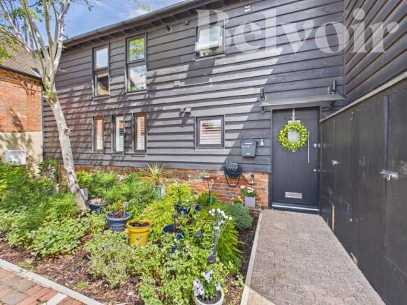 2 bed property, in Kestrel Court Vyne Road, £350,000