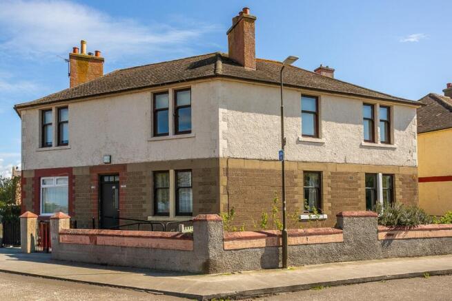2 bed property, in Goose Green Crescent, £160,000