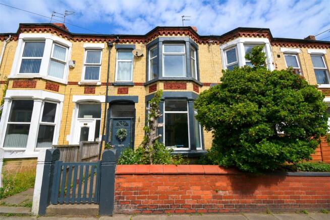 4 bed property, in Glenalmond Road, £180,000