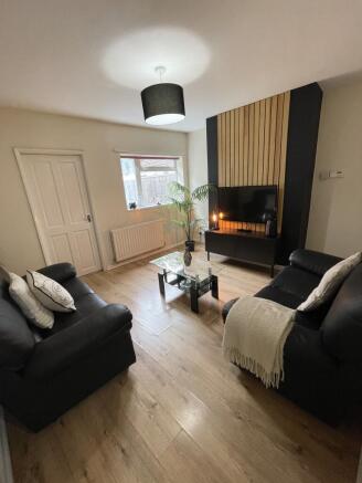 4 bed property, in 100 Carholme Road, £185,000