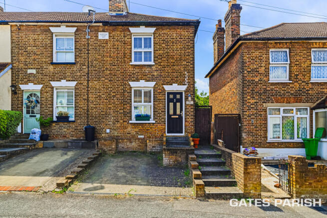 2 bed property, in Cromwell Road, £500,000
