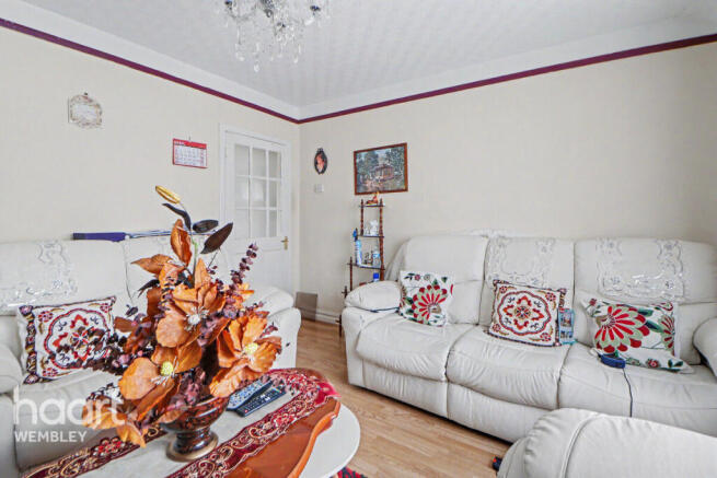 2 bed property, in Besant Road, £340,000