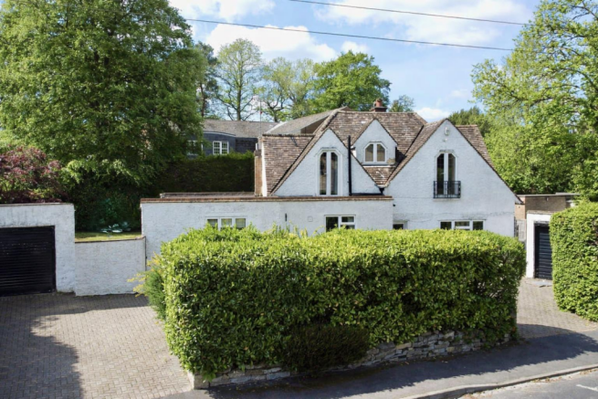 3 bed property, in Heatherdale Road, £750,000
