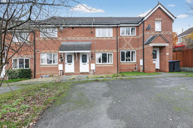 2 bed property, in Woodbreach Drive, £215,000