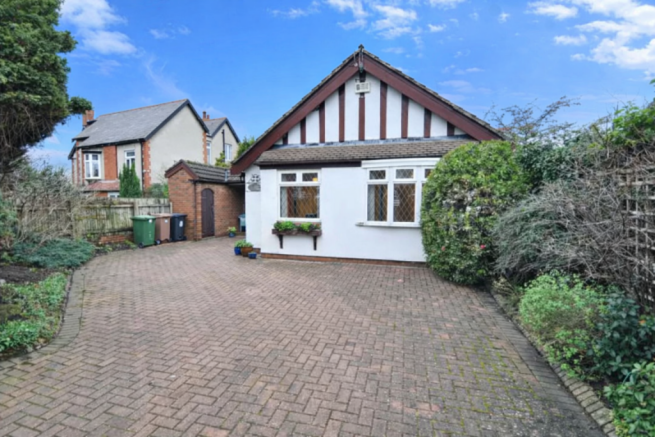 2 bed property, in Grove Road, £370,000