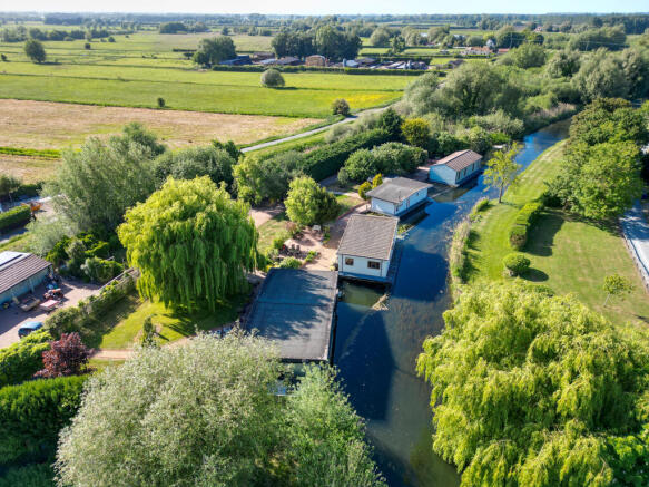 7 bed property, in Waterside, £750,000