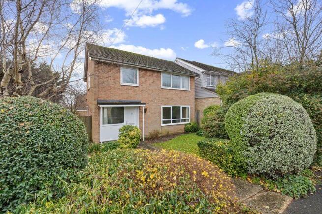 3 bed property, in Worcester Road, £525,000