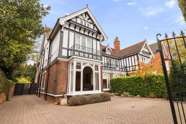 4 bed property, in Welholme Road, £410,000