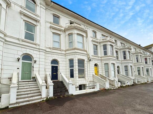 3 bed property, in Morton Crescent, £450,000