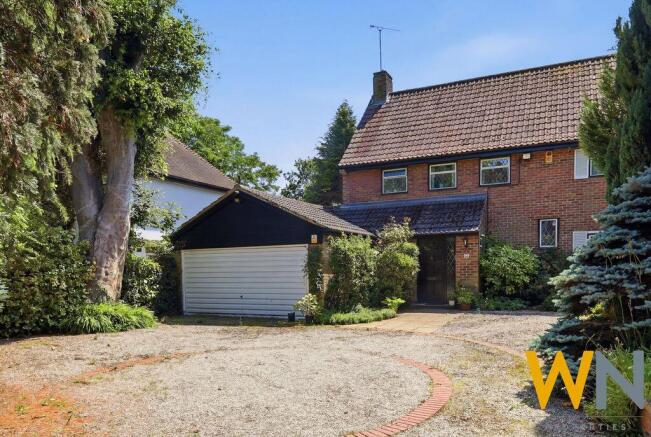 4 bed property, in Rayleigh Road, £950,000
