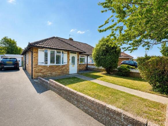 3 bed property, in East House Avenue, £365,000