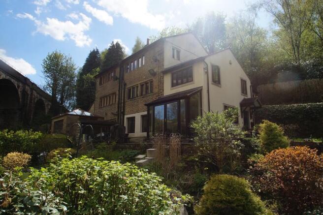 3 bed property, in High Street, £550,000