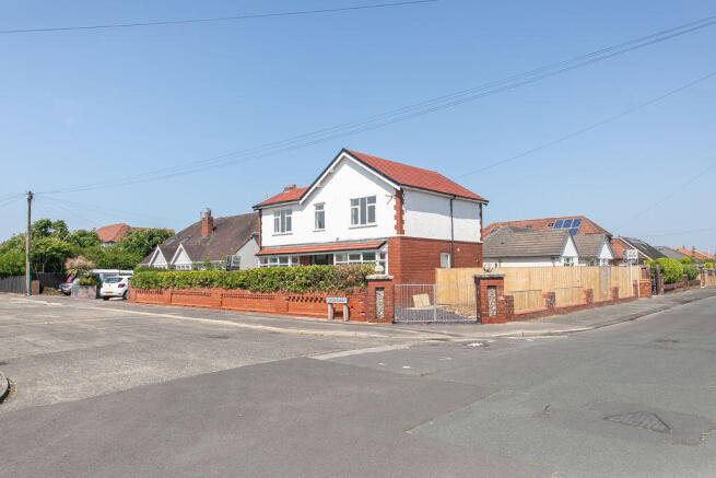 3 bed property, in No. 2, £475,000