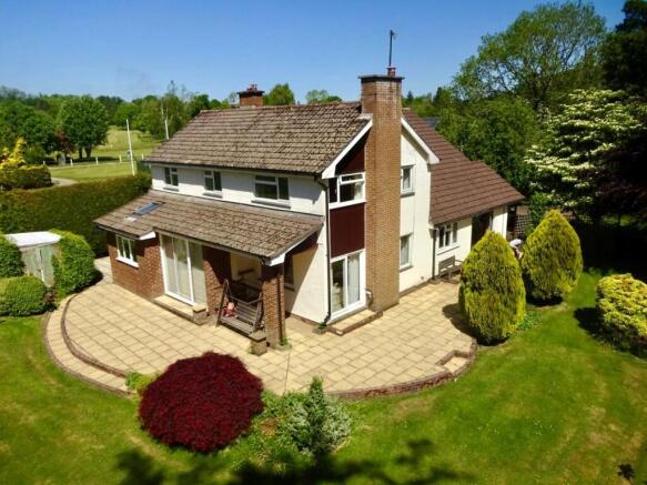 5 bed property, in Golf Links Road, £450,000