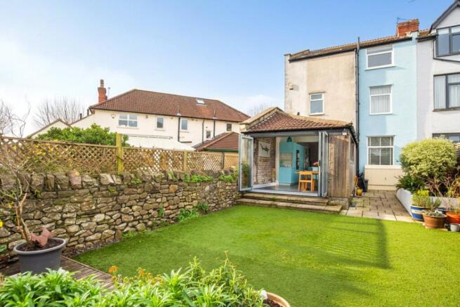 5 bed property, in Dublin Crescent, £975,000