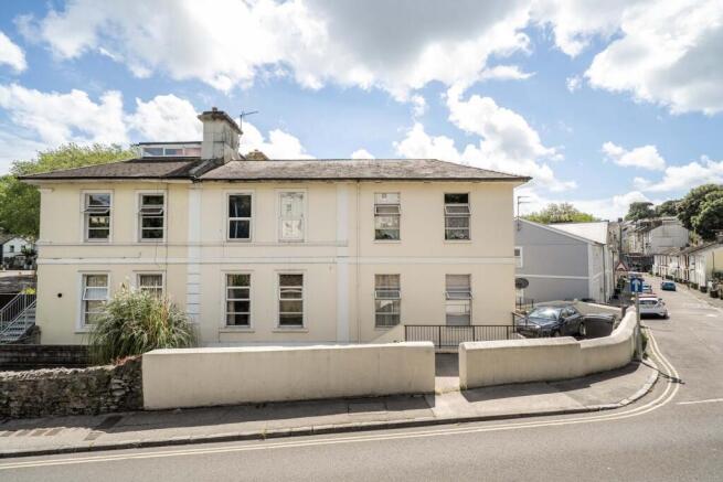 1 bed property, in Upton Road, £50,000
